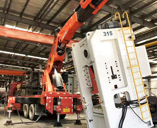 新野附近随车吊出租，轻松解决运输难题