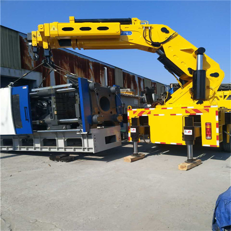 新野 大吨位折臂吊出租费用解析：一小时租赁多少钱