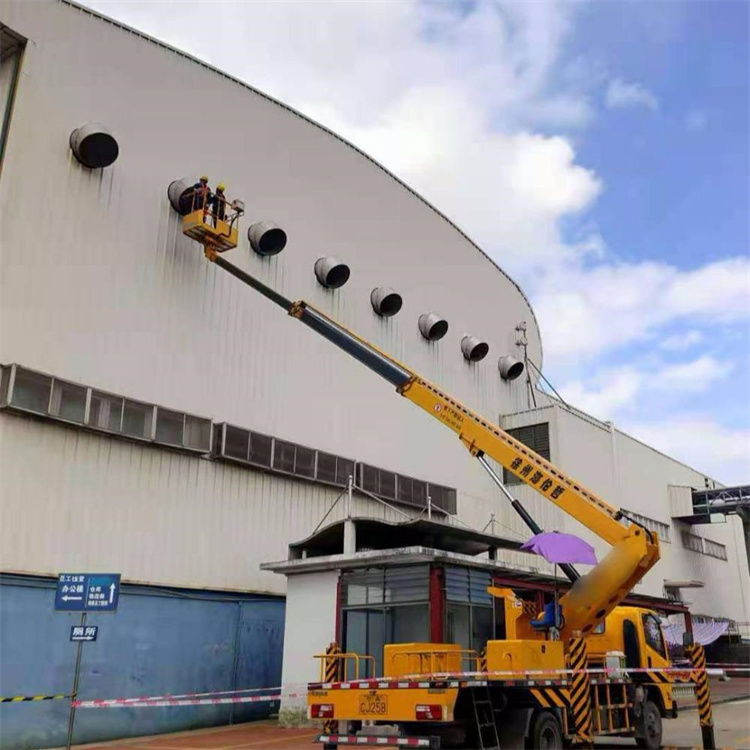 新野高空作业车出租服务：专业广告牌安装解决方案