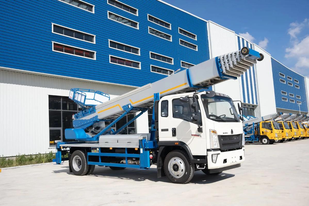 新野出租云梯车高空作业车 建筑垃圾搬运